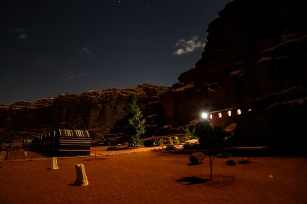 Wadi Rum Light Camp מראה חיצוני תמונה