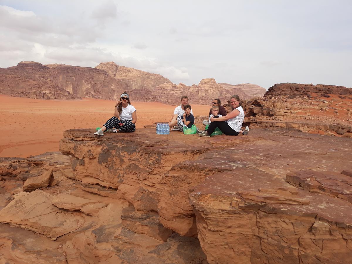 Wadi Rum Light Camp מראה חיצוני תמונה